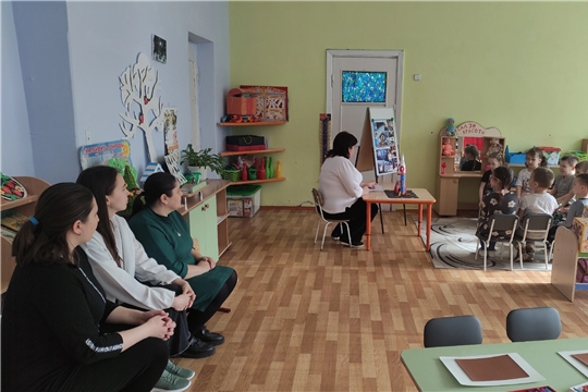 В рамках сотрудничества с ГАПОУ ЧР "Чебоксарский профессиональный колледж им. Н.В.Никольского" МОЧР в детском саду проходят практику студентки.
