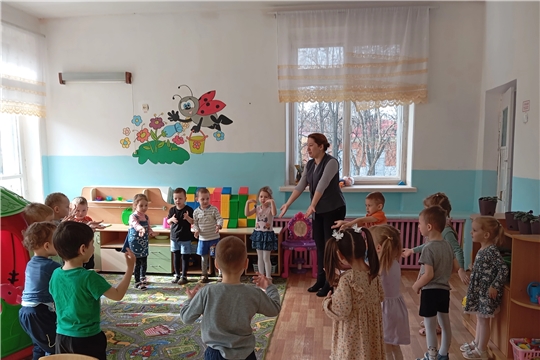 Коррекционно-развивающее занятие с детьми младшей группы "Солнышко" на тему "Мы веселимся, смеемся, играем".