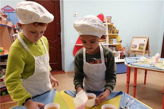 Уголок дежурства по столовой в группе