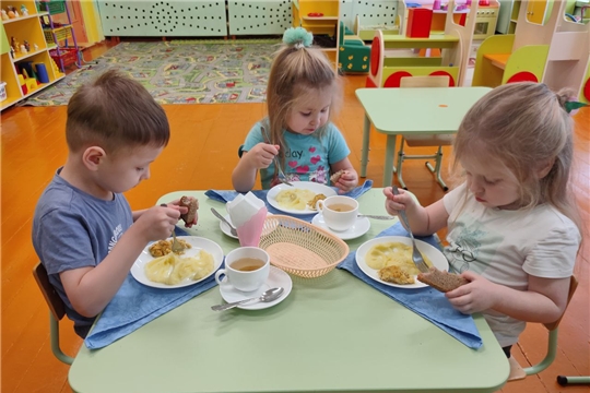 Обучаем хорошим манерам за столом