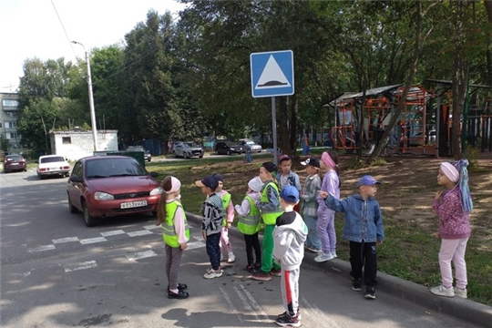 Знакомство с дорожными знаками