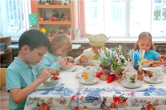 Включаем в рацион детей сырые овощи и фрукты.