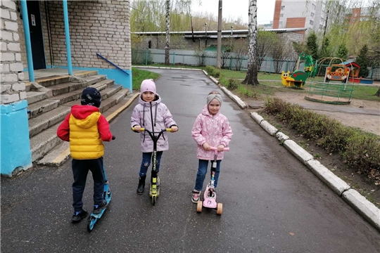 Безопасные велосипеды и самокаты.