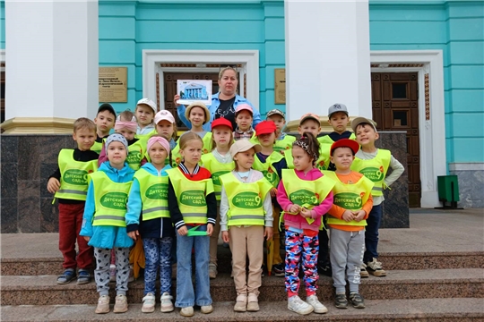 По родному краю с рюкзаком шагаю