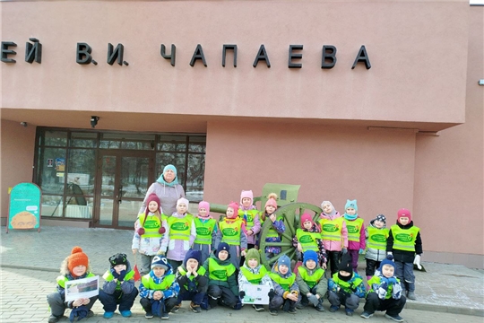 По родному краю с рюкзаком шагаю