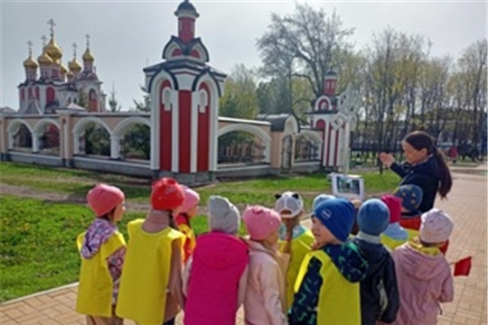 По родному краю с рюкзаком шагаю