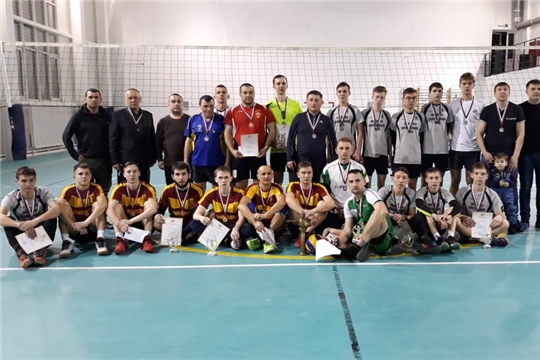Состоялось первенство Янтиковского района по волейболу на Кубок памяти В.Г.Васильева