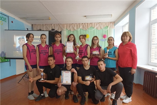 В МБОУ «Юманайская СОШ» состоялись соревнования по волейболу в честь памяти кавалера Ордена Мужества Олега Федотова