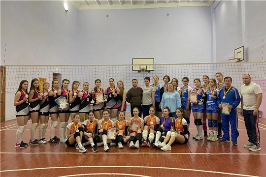 Спортсменки "Батыревской СОШ №1" обладатели золотых медалей в традиционном открытом турнире на призы депутата Наталии Андреевой