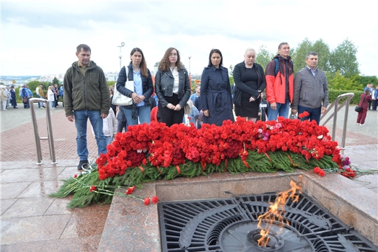 Сотрудники АУ "ФСК "Восток" приняли участие в церемонии возложения цветов к Вечному огню в мемориальном комплексе "Победа"
