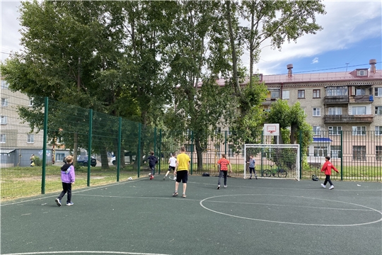 Товарищеская игра по мини -футболу на спортивной площадке по ул. Калинина 102-104 между командами "Ливерпуль" - "Барселона"  (20.07.2023) Инструктор по спорту- Макшеева М.Л.