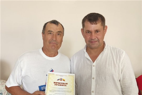 Награждение грамотами сотрудников АУ "ФСК "Восток" в  канун  Дня физкультурника 