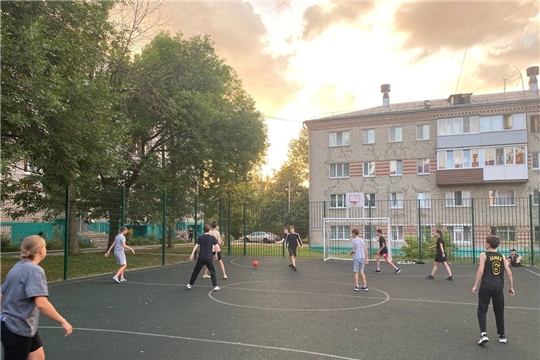 Товарищеская игра по мини-футболу   на спортивной площадке  по ул. Калинина, 102 (17.08.2023) Инструктор по спорту - Охримова А.Д.
