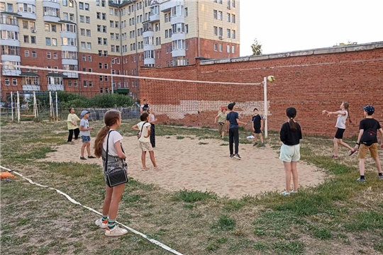 Соревнования  по пионерболу  на спортивной площадке  по ул. Университетская, 38 (25.08.2023) Инструктор по спорту - Жуков А.Н. 