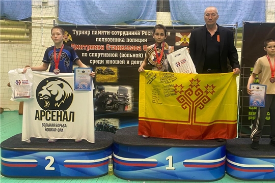 12 апреля в спортивном клубе «Юбилейный» г. Йошкар-Олы состоялся Открытый республиканский турнир по спортивной (вольной) борьбе среди юношей и девушек.