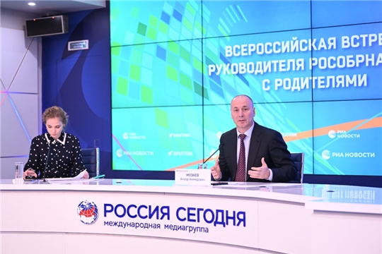 Руководитель Рособрнадзора ответил на вопросы родителей школьников