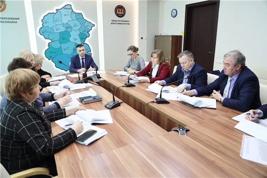 Министр образования Чувашии провел совещание по вопросам ГИА