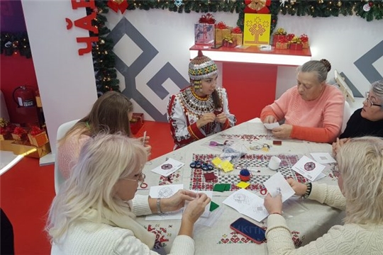 Сегодня на ВДНХ проходит День вышивки «Красота по-чувашски»