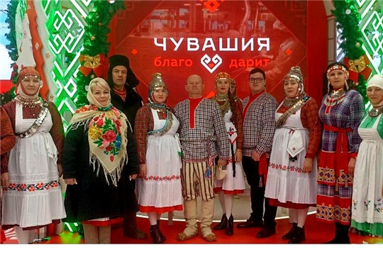 Народный фольклорный коллектив на выставке «Россия» представил культуру и обычаи низовых чувашей