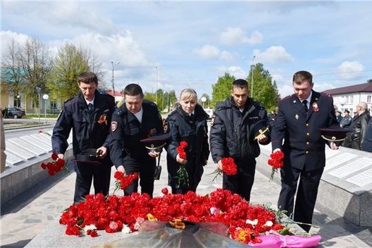 Торжественная церемония возложения цветов к Монументу Славы