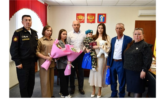Вручение ордена Мужества посмертно родным погибшего военнослужащего Ф.Н.Лисова