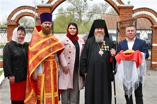 Преосвященнейший Феодосий совершил Божественную Литургию в  храме  Александра Невского