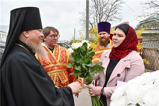 Преосвященнейший Феодосий совершил Божественную Литургию в  храме  Александра Невского