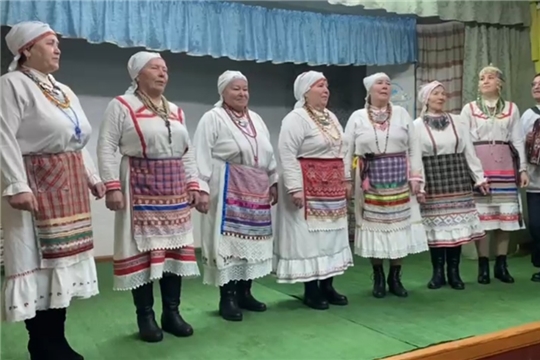 Коллектив «Сентреш», функционирующий при Эльбарусовской сельской библиотеки, принял участие в поздравлении Тогаевского хора с юбилеем