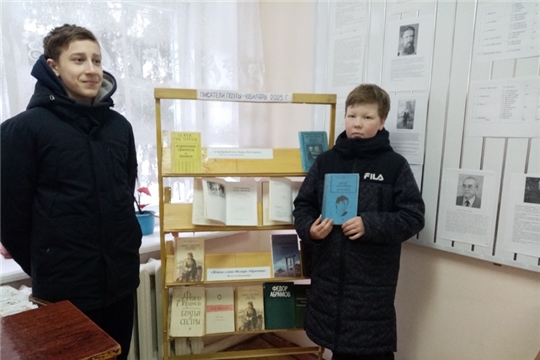 Обзор выставки «Серебряный век: Борис Пастернак» в Первочурашевской сельской библиотеке