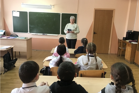 Патриотический час «Святое дело - Родине служить» в Приволжской городской библиотеке