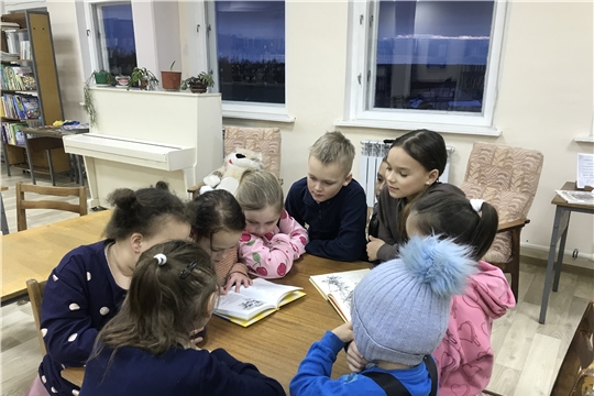Литературный час «В гостях у конька горбунка» в Приволжской городской библиотеке