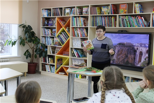 Экспресс-ревю «Чудо на книжной полке» в Детской библиотеки