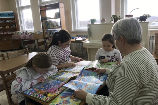 Выставка-обзор «Мы расскажем детям обо всем на свете» в Приволжской городской библиотеке