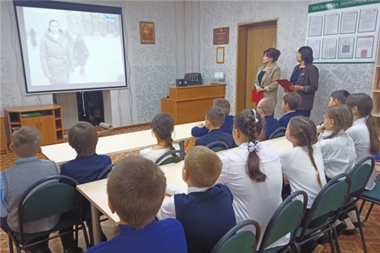 Юськасинская библиотека и Музей Ф.С. Васильева провели для пятиклассников Юськасинской СОШ час мужества и патриотизма «Город-Герой - Ленинград»