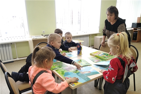 "Ребятишки в гости к книжкам!"  Акрамовской сельской библиотеке
