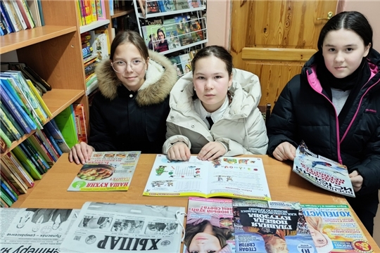 В Орининской библиотеке состоялось знакомство с периодическими изданиями на 2025 год "Библиотека выписывает"