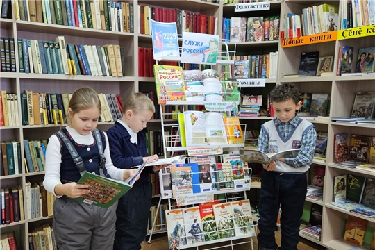 Книжная выставка "Служу России" в Адабайской сельской библиотеке