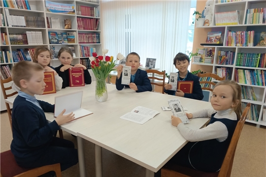 Урок мужества «Евгений Борисов – герой сражений мирного времени" в Тораевской сельской библиотеке