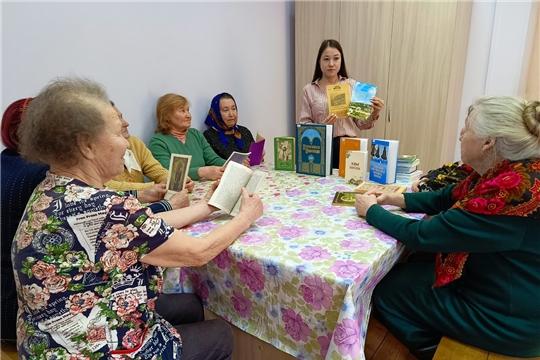 Исторический экскурс "Книжный мир православия" в Большекарачкинской сельской библиотеке