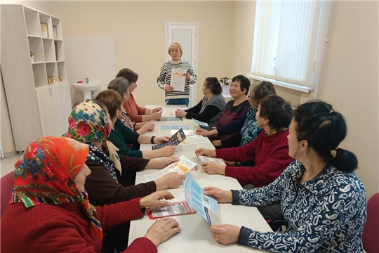 Информационный час «Осторожно, мошенники!» с участниками кружка «Хозяюшка» в Тораевской сельской библиотеке
