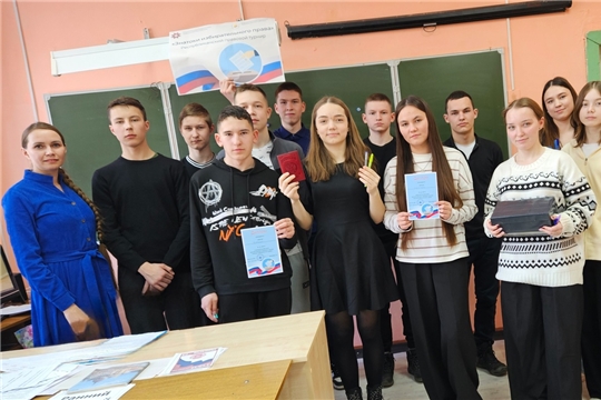 Заведующие Орининской и Адабайской библиотек провели муниципальный этап республиканской правовой игры "Знатоки избирательного права"