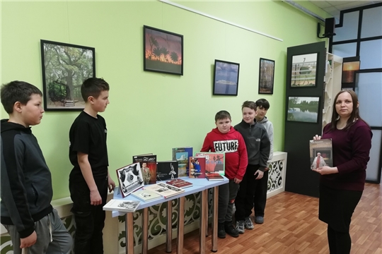 Театральное досье «Звезды театра» в Большесундырской библиотеке