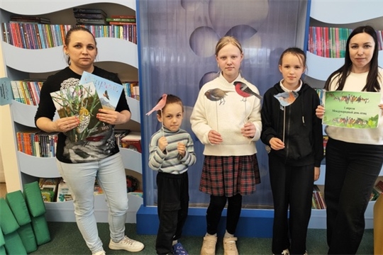 В Большесундырской библиотеке прошла выставка - викторина «Пернатые покорители неба»
