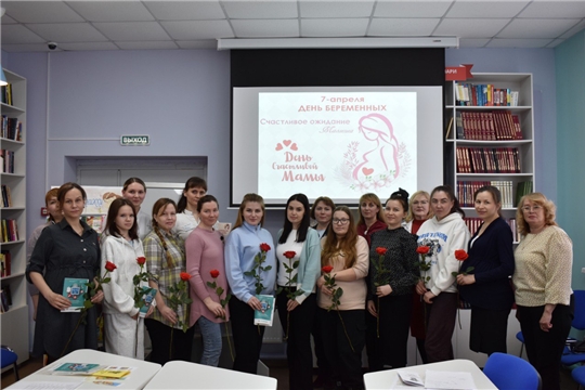 За круглым столом «Радость материнства» ко Дню беременных