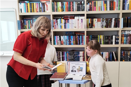 Книжный бульвар «Салтак ачисем» в Большесундырской сельской библиотеке.