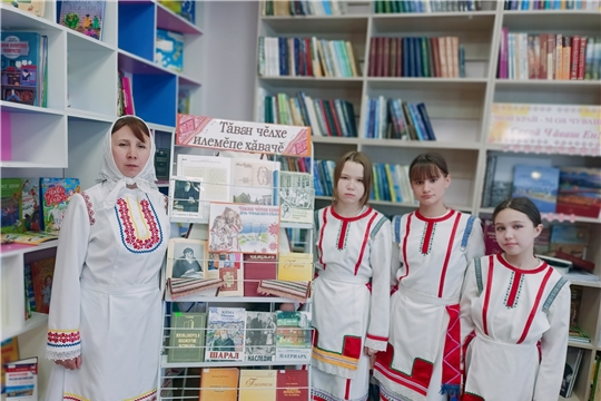 Книжная выставка «Тăван чĕлхе илемле хăвачĕ» в Ярабайкасинской библиотеке.