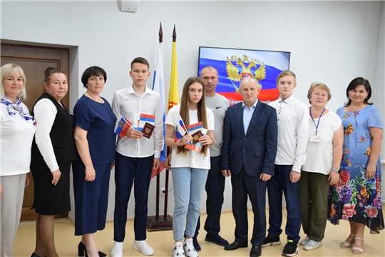 Торжественное вручение основного документа гражданина Российской Федерации в Центральной библиотеке