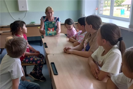 Минуты радостного чтения «В стране веселого детства» в Большеатменской сельской библиотеке