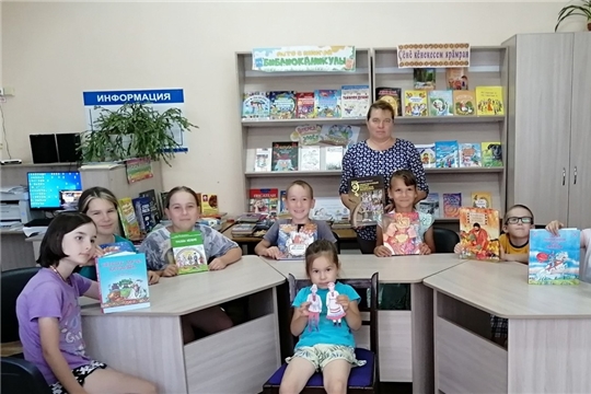 Час чтения "Народы дружат книгами" в Питеркинской сельской библиотеке