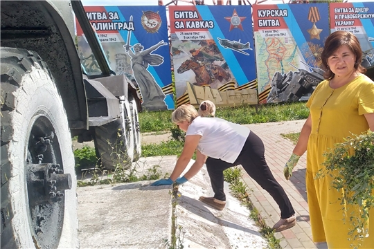 Работники Центральной библиотеки вышли на субботник